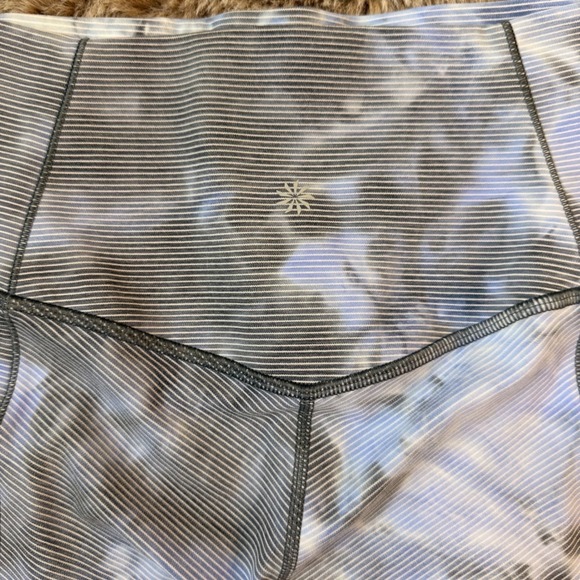 Athleta‎ Salutation Stash Pocket Capri Blue Gray Striped Tie Dye Activewear - Picture 8 of 8